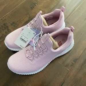 New Sketchers Sneakers Size 6